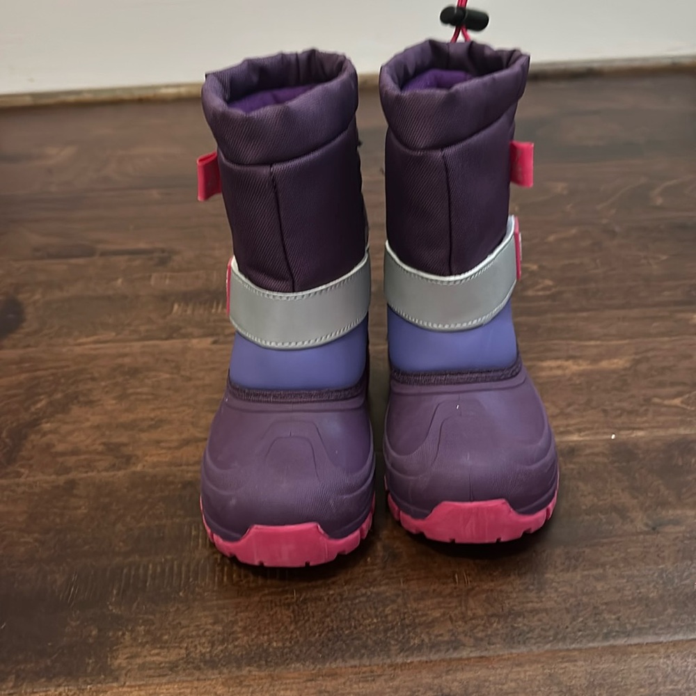 A by Zelle girl snow boots. Size 9 never worn